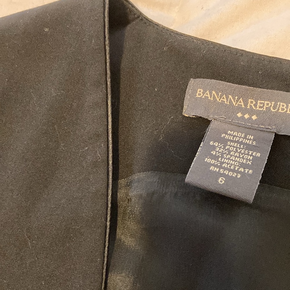 Banana Republic LBD With Piping and Cap Sleeve Black 6 - Picture 4 of 10